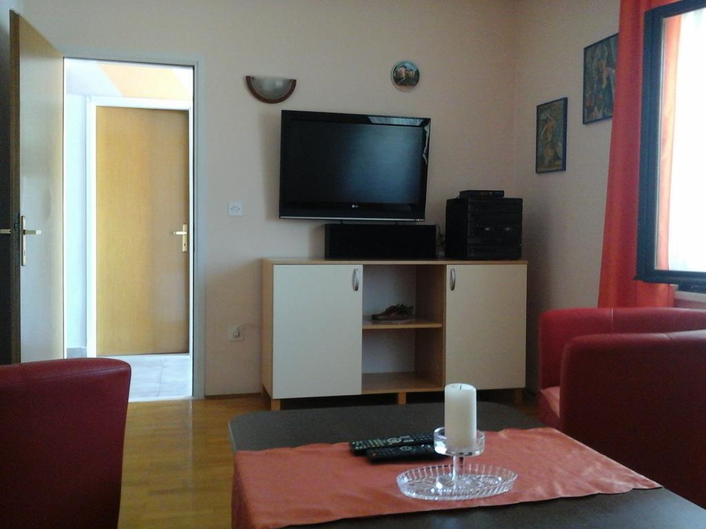 Apartments Tomovic Lumbarda Exterior photo