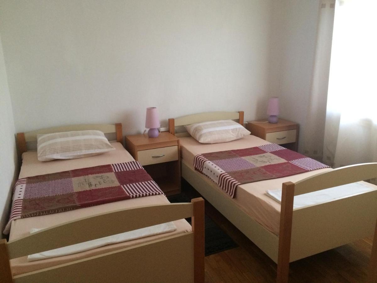 Apartments Tomovic Lumbarda Exterior photo